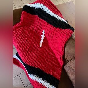 Cozy Hand-knit Football Chunky Yarn Throw Blanket